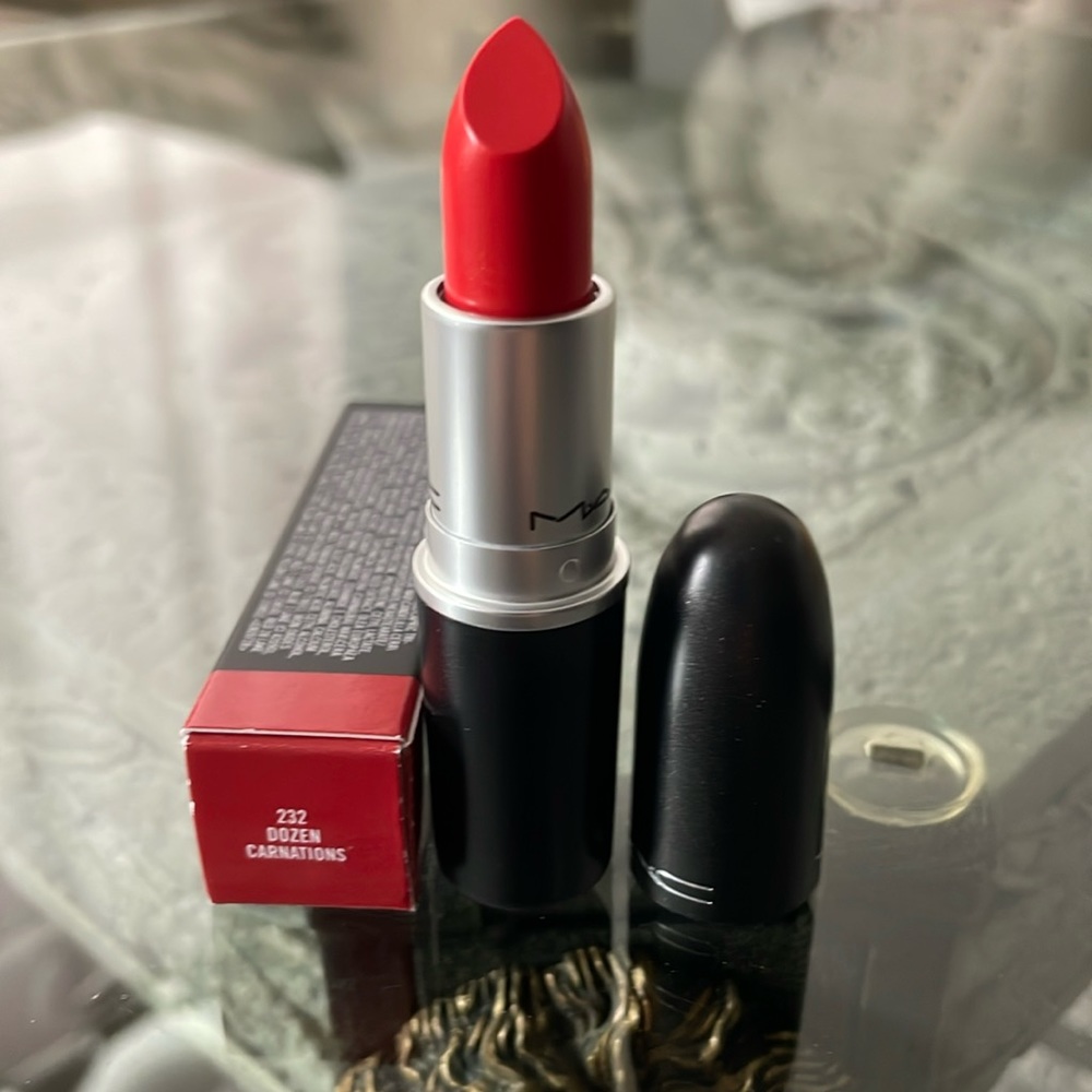MAC Dozen Carnations - Discontinued